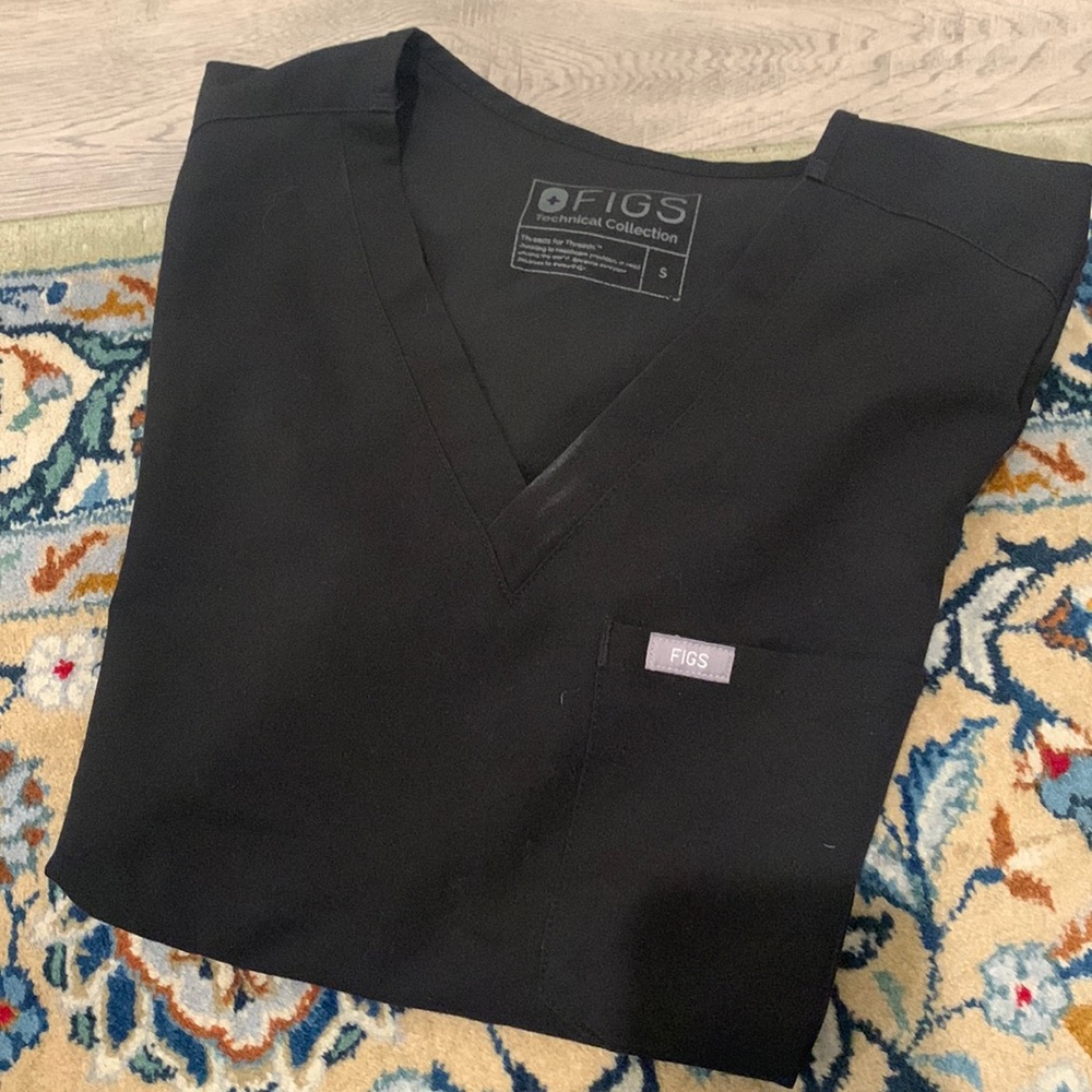 FIGS SCRUB TOP